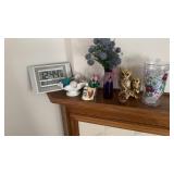 Miscellaneous lot: clock, vase, owl statue and