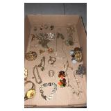 Miscellaneous gold tone jewelry