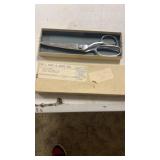J Wiss & sons co pinking shears with box looks to