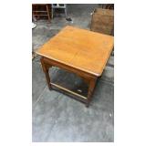 Vintage Oak End Table, Approx 24x24x 24ï¿½
