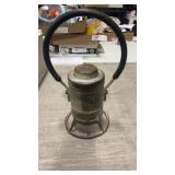 Unbranded railroad/mine lantern battery operated