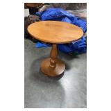 Vintage Oval Wood End Table, Approx 19ï¿½ Tall x18ï¿½