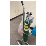 Portable oxygen tank