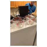 Lot of glass Pyrex measuring cups