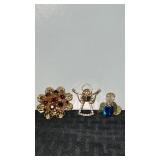 Gold tone ladies pins/brooches