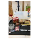 Miscellaneous group of advertising items, a