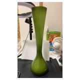 Green 18ï¿½ long stem green vase