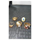 Womanï¿½s gold tone rings