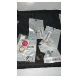 Group of gold tone/silvertone ladies rings some