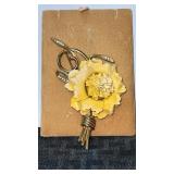 Ladies gold tone brooch