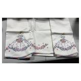 Set of embroidered pillow cases