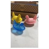Set of  3 PLASTIC, SMALL NESTING HENS