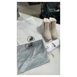 New woman's boots Dbeck size 7