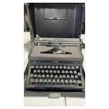 Vintage 1950s Royal Quiet Deluxe Typewriter w/
