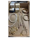 Miscellaneous gold tone jewelry