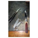 3 pocket knife's