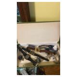 Decorative green box with  6 men