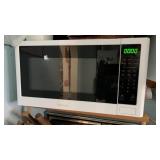 Kenmore white microwave very clean