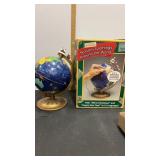 Seasons Greeting Around the World Light up Globe