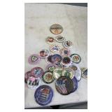 Obama , Bernie, Political Pinbacks Pins & 1