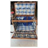 Picnic basket set up for 4 people with drawer.