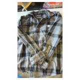 Menï¿½s carhartt size small shirt
