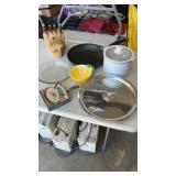 Misc. kitchen and decor. Cast iron, Anchor pie