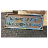 Small metal plaque in case of fire fire lift