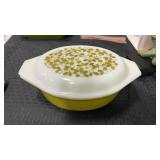 1 1/2 qt avocado green  043 lidded  pyrex dish