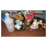 Group of miscellaneous home decorations