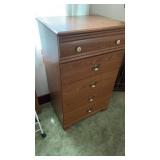 5 drawer dresser aprox. 27.5"x44.5"x20"
