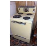 Vintage General Electric yellow stove  untested