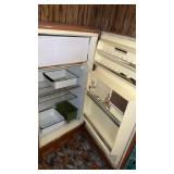 Vintage Kelvinator Refrigerator. Approx 5