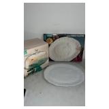 Wexford anchor hocking 2 piece footed cake set in