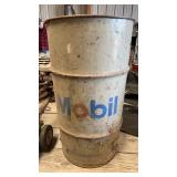 Mobil oil can