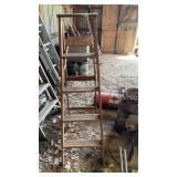 5ï¿½ Wood Step Ladder