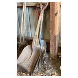 4 Garden Shovels