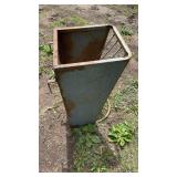 Fence or stall hay feeder
