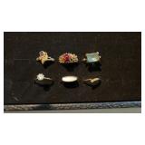 6  gold tone womanï¿½s rings