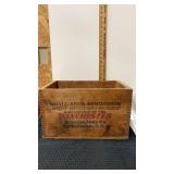 Winchester   Leader 10 GA wooden ammo box / crate