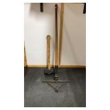 L. Hinkle Cast Iron Carpet Stretcher & Attitude