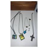 Group of Miscellanious womanï¿½s jewelry