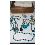 Group of womanï¿½s costume jewelry