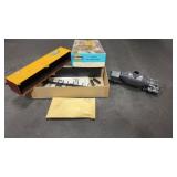 2 Athearn HO Scale Safeway Foods 50ï¿½ Reefer Kit &