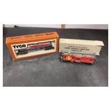 Wide Vision Caboose Sante Fe & TYCO Silver Tank