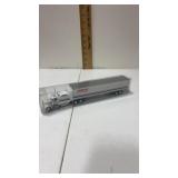 1:87 scale semi truck and trailer