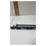 1:87 scale semi truck and trailer