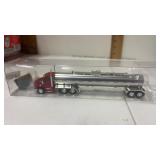 Truck and  chemical tanker 1/87 scale