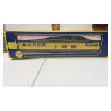 AHM  VISTA DOME COACH 85ï¿½   HO train car