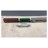 4 HO Scale Railway Cars. 2 Box Cars, 2 Hoppers